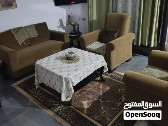استوديو مفروش للايجار في الطيرة خلف مطعم لازورد الايجار دون وسيط مباشرة طابق اول