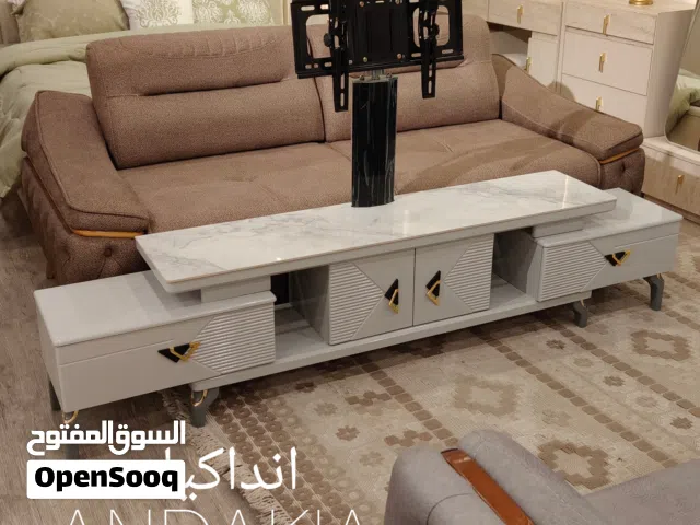 طاولة TV سطح مرمر  قياس السطح 150 سم  من الجوانب 170 سم  سلايد يتكبر يصير مترتين  ارتفاع 47 سم