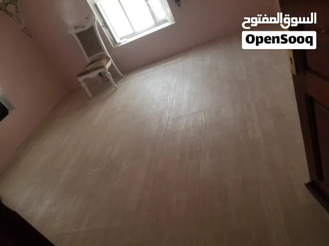 باركيه لون ابيض 4 في 4 بحالة جيدة للبيع