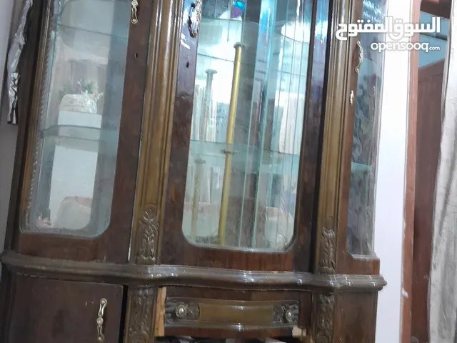 نيش كلاسيك خشب وزجاج مستعمل نظيف مميز بنقش وحفر