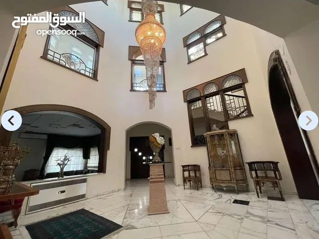 فيلا مستقلة للبيع عبدون على مساحة ارض 800 م