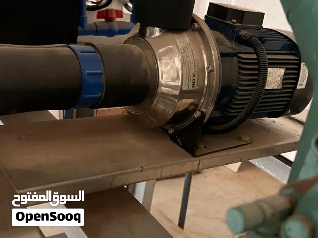 للبيع مكينة مكعبات ثلج انبوبي  5 طن مع جميع التجهيزات ثلاجةتحميد + تحليه ماء شركة معروفة اCBFI/  عدن