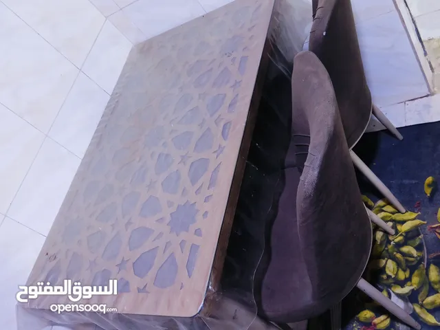 طاولة طعام