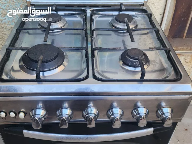 طباخ نظيف مستخدم