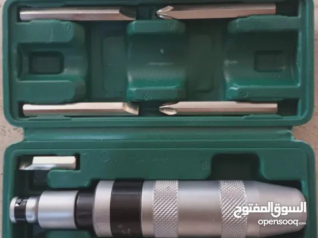 مفك طرق لفك جميع انواع الدادوات التي يصعب فكها بالمفك العادي يركب علي المفك روؤس متنوعه وأنواع من