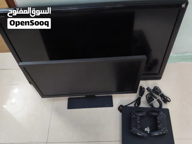 للبيع بلاستيشن 4 برو نضيف بحاله ممتازه مع يدتين نضيفه و شاشتين سبب البيع الوالده محتاجه فلوس