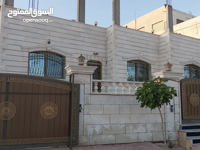 175 m2 3 Bedrooms Townhouse for Sale in Zarqa Dahiet Al Madena Al Monawwara