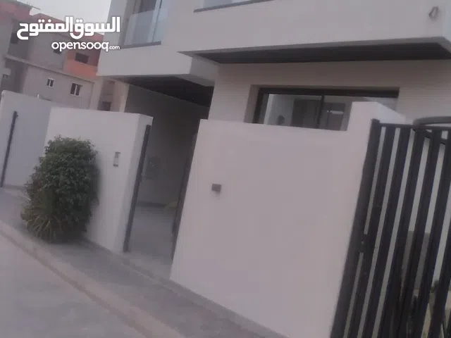 فيلات بناء حديث للبيع .. في السراج