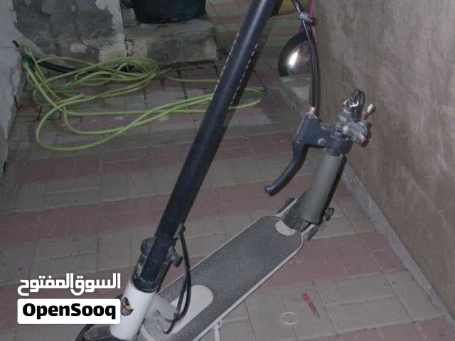 سكوتر البيع به 250مافي شي خربان غير السكان بس تلحمه شوي بس