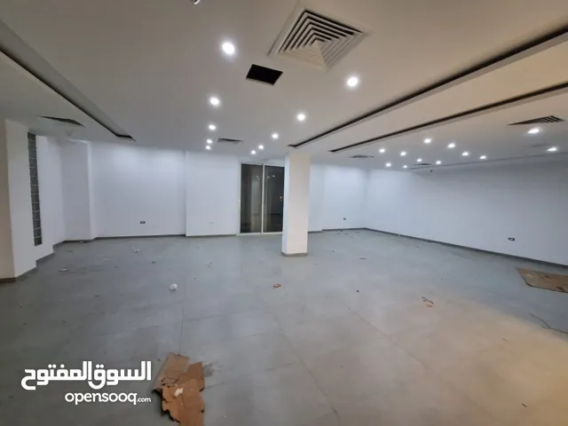 مبنى للايجار يصلح تجاري او ايداري نظام صالات مفتوحة وملحق بالمصعد علي رئيسي النوفليين خط الكهربائية