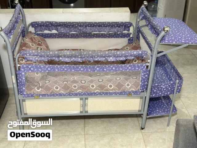 سرير اطفال الي بحاجته يجي يوخذه (للله)