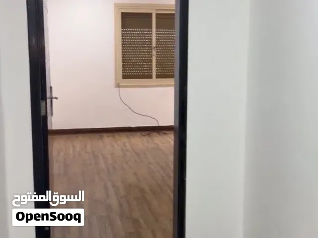 للايجار شقه 4 غرف نوم بسلوى قطعه 2 مع غرفة خادمه