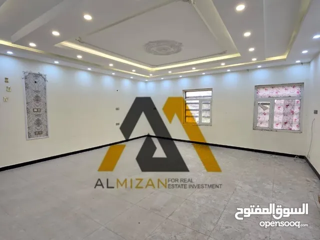 250m2 5 Bedrooms Townhouse for Rent in Basra Juninah