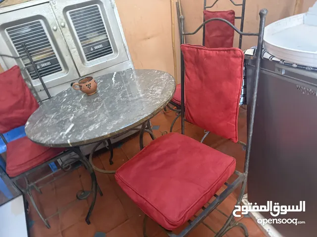 Table طاولة الرخام والحديد مع 5 كراسي