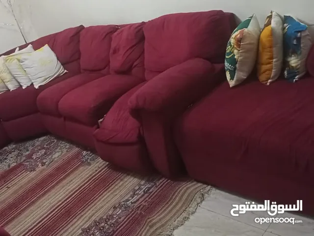 طقم كنب مستعمل وارد الإمارات للبيع بسعر 120 دينار