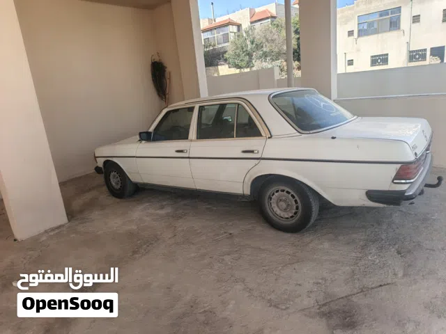 1983, مرسيدس بنز, الفئة-E, E 200