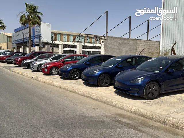 Tesla model 2023 85B+فحص كامل اتوسكور يتوفر تشكيلة كبيرة عدة ألوان