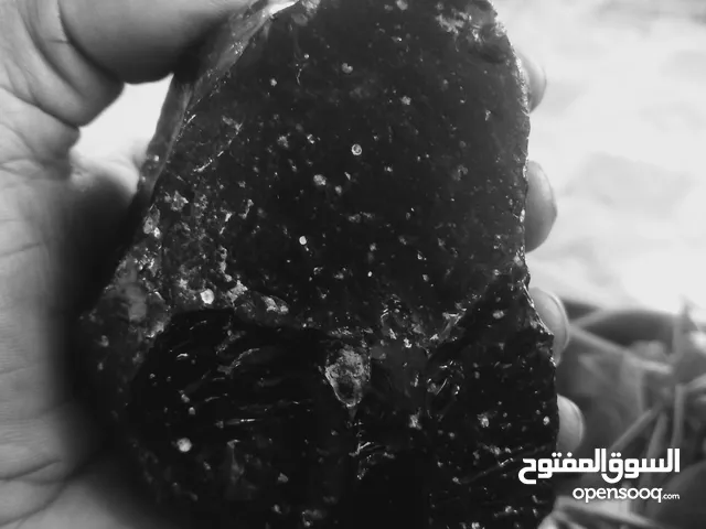 حجر الماس اسود او الاوسيديان شديد المعان والصلابه
