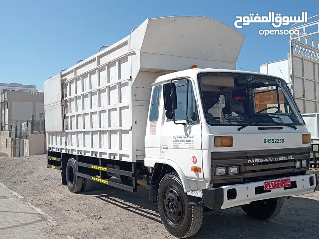 Nissan ud 1995 model 7ton