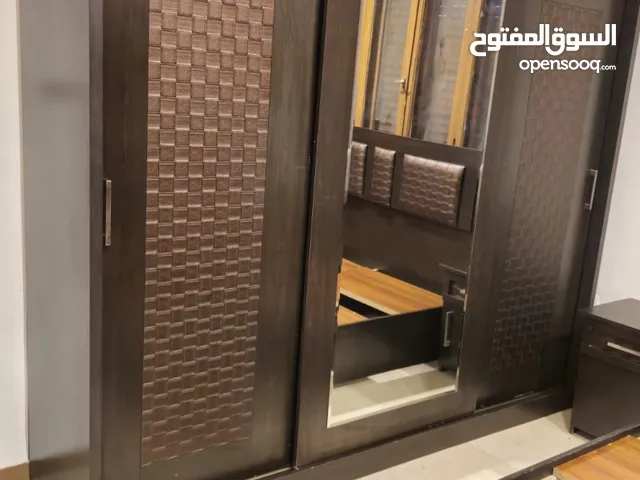 غرفة نوم ماستر تركية بحال الوكاله خشبها لامنيت 18مل ملبس من داخل والخارج ، تتكون من خزانة سحاب