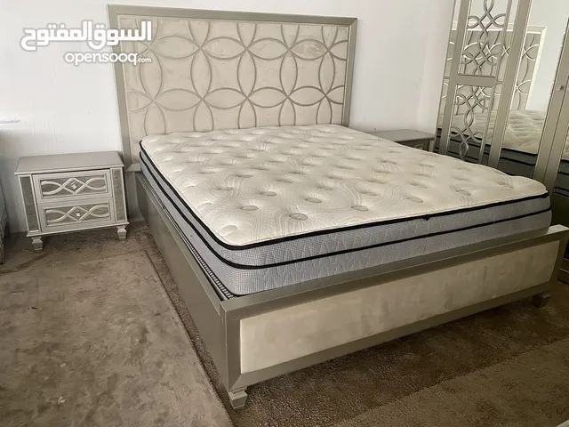 غرفة نوم من هوم سنتر بحالة الجديد