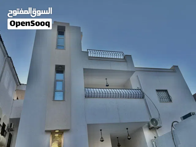 فيلا تحتوي على طابقين للإيجار التجاري