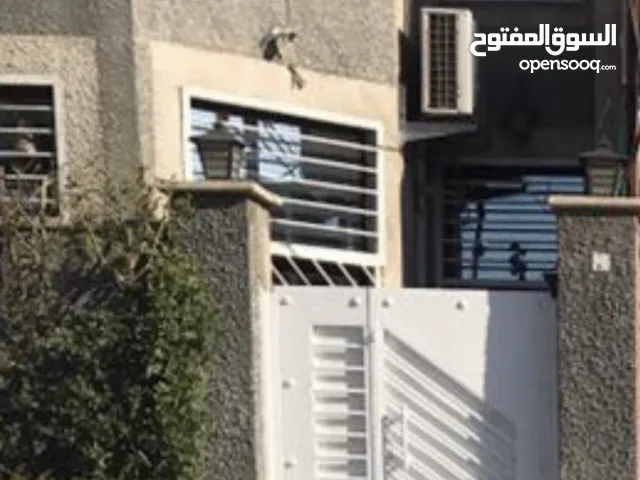 مشتمل باسمي 70م واجه 6م على شارع تجاري يصلح سكن او تجاري للبيع