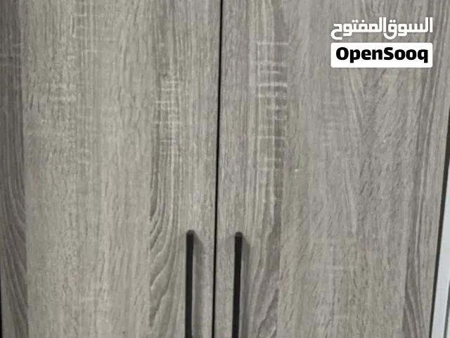 خزانة تعليق ملابس نظيفة جدا