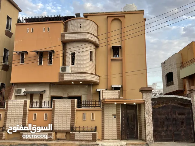 250 m2 More than 6 bedrooms Villa for Rent in Tripoli Souq Al-Juma'a