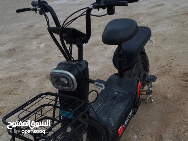 سكوتر كهربائي مستعمل بحالة جيدة وبطارية ممتازة فقط الجارج خراب تبديل بلك الجارج فقط