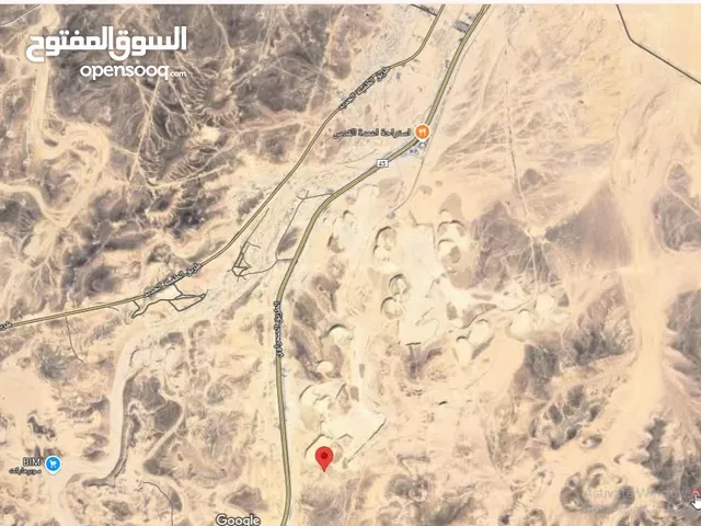 للبيع قطعة ارض على يمين الطريق العقبة عمان قبل جسر الطفيلة بمسافة 4 كيلو واجهه على الصحراوي 70 م