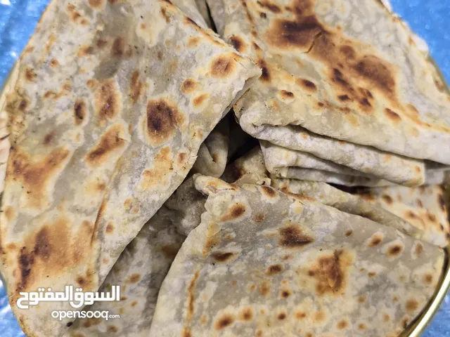 طعام خبز صاج بالمهياوة بالزبدة او زيت زيتون او دهن عداني مهياوة اجار ثوم يبل مع طماط دهن عداني ماعون