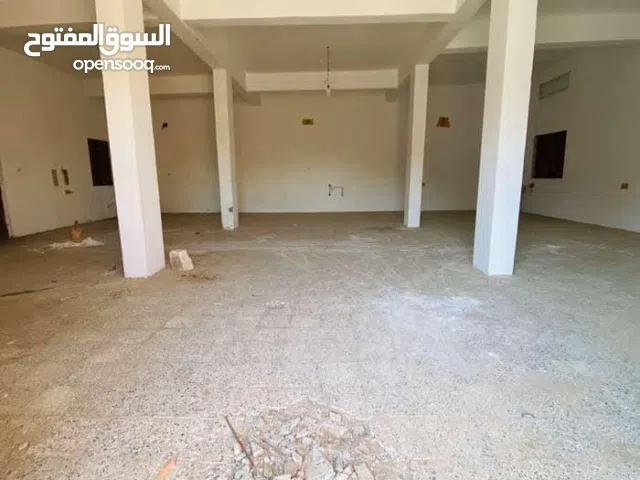 مخزن للإيجار