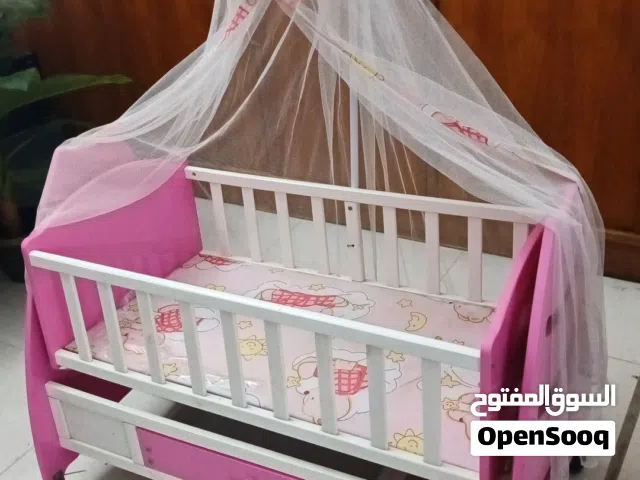 كاروك أطفال سرير للبيع المستعجل قليل الاستخدام نظيف حجم مناسب و مريح