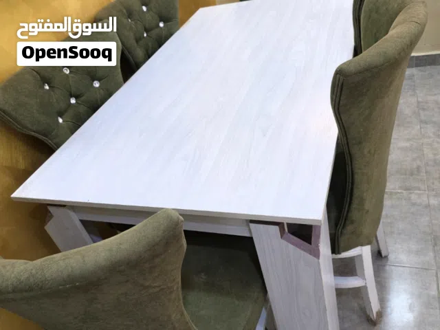 طاولة سفرة مع كراسي للبيع