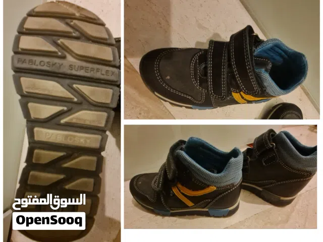 حذاء ولادي مستعمل للبيع قياس 30