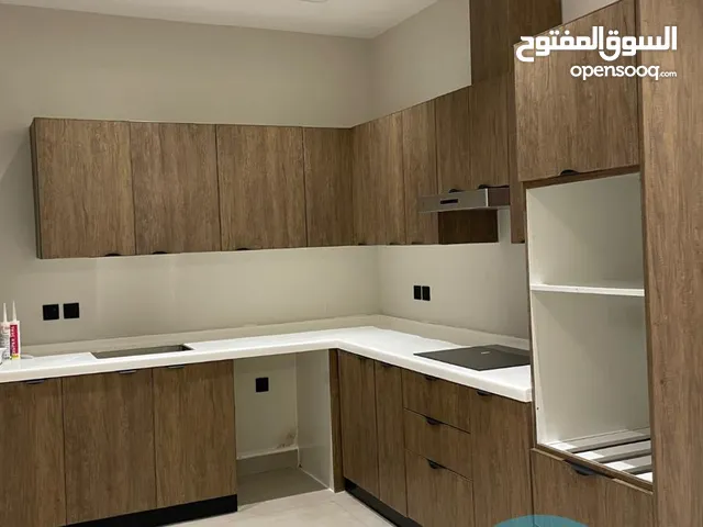 شقه للايجار السنوي  الرياض حي اليرموك الايجار شامل كهرب ومويه مطبخ راكب المكيفات راكبة