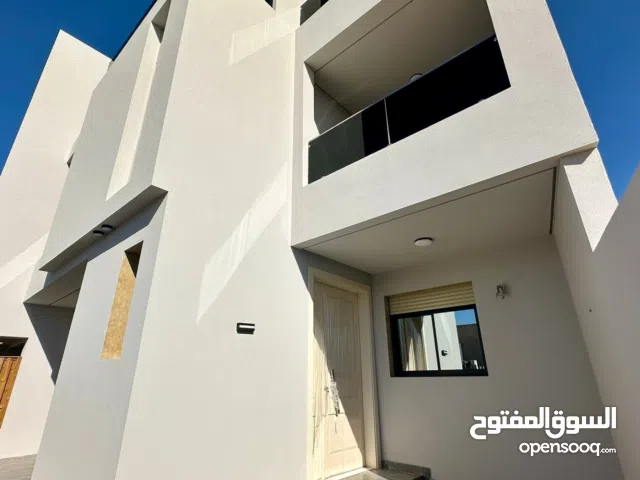 شقة ارضية بالقاراج للبيع السراج طريق المواشي بعد جامع الصحابة