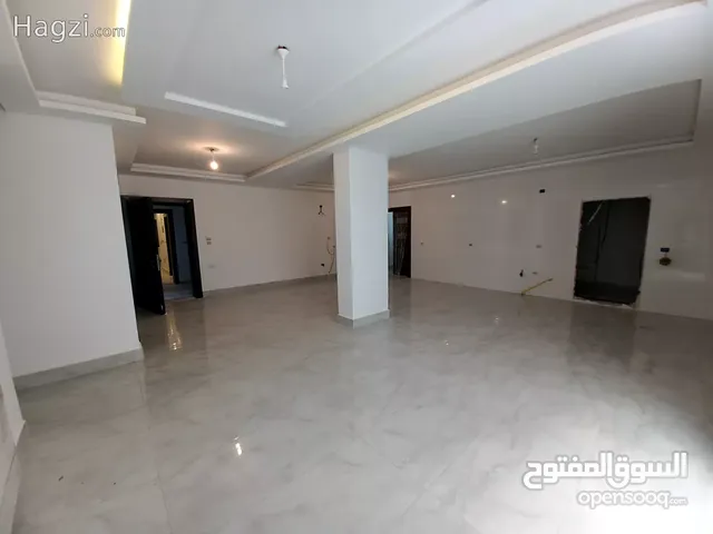 شقه مميزه مع ساحه كبيره للبيع في اجمل مناطق ام اذينه ( Property ID : 30090 )