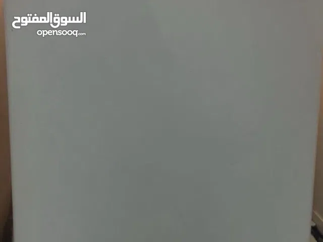 للبيع ثلاجه دايو نظيفه جدا يصلح ل غرف نوم و مكاتب