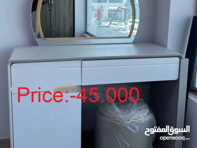 طاولة زينة جديدة كليًا - تصميم عصري Brand New Dressing Table - Modern Design