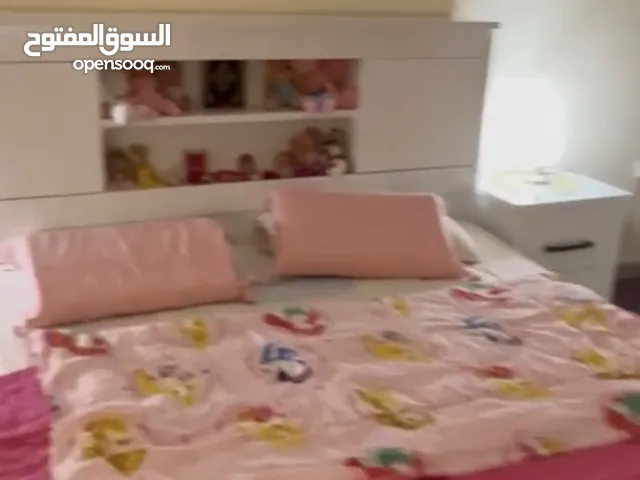 غرفة نوم بحالة الجديد