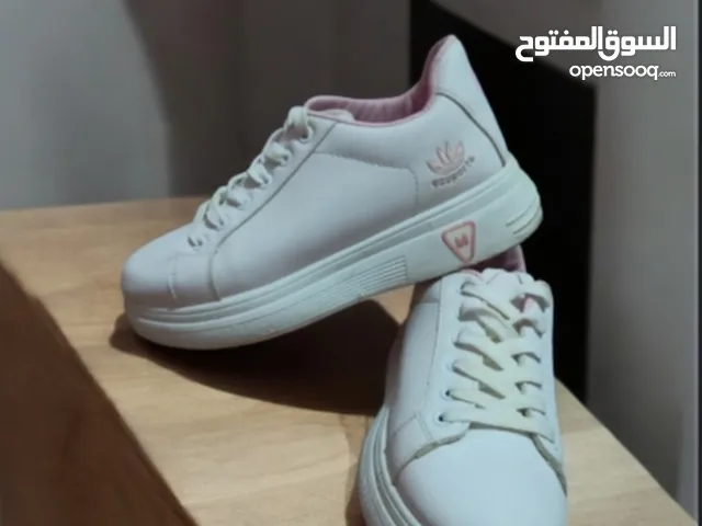 كوتشي بحاله ممتازه