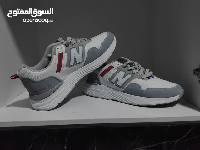 New balance whita+light blue pt44