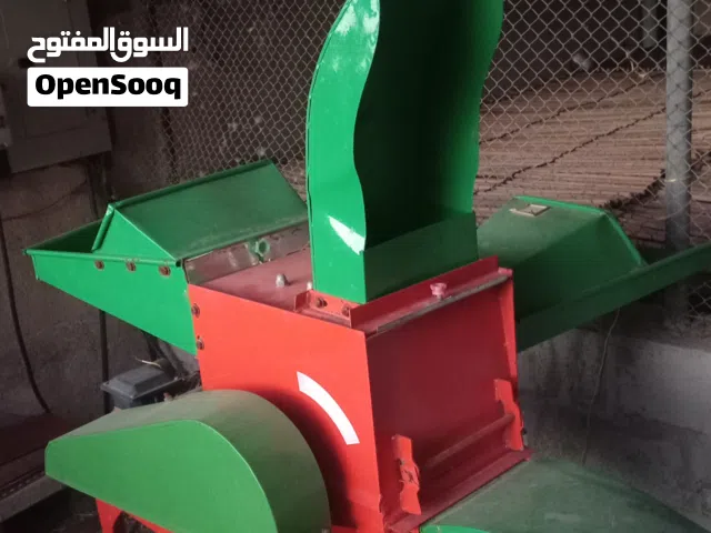 فرامة الأعلاف والمخلفات الزراعية تفرم العلف الأخضر واليابس، والحشائش، والحبوب مثل الذرة والشعير،
