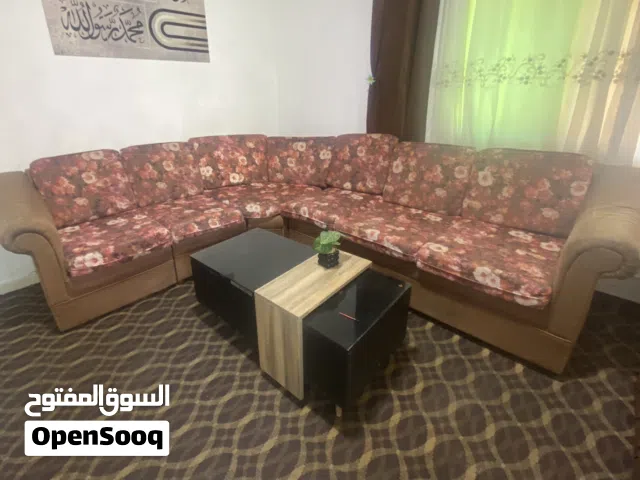 كورنر مع طاولة وسط