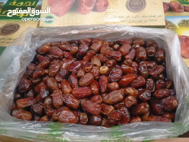 ( نجمه الواحه) تمور الواحات نصف جاف   درجه اولي ممتاز  الكرتونه وزن 5 كيلو صافى