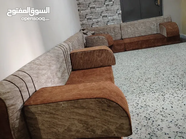 فرش عربي للبيع بحالة ممتازة