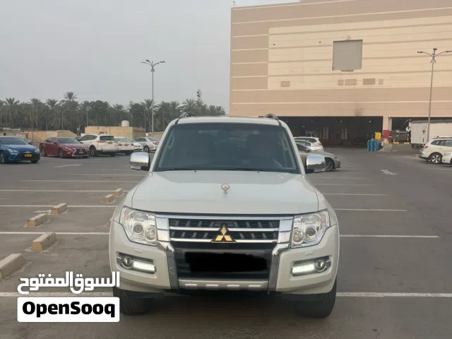 للبيع باجيرو 2019 خليجي وكالة عمان مكينة 3.8 الفئة الذهبية GCC Oman Car Full option