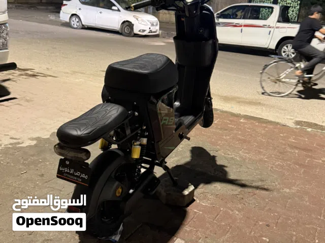دراجه ار 9للبيع الدراجه صارلها شهر بطاريات 32